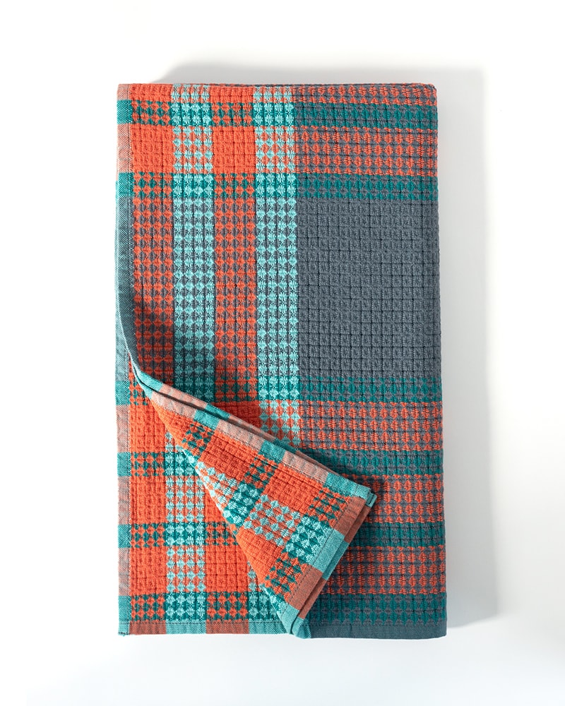 Mungo Scout Towel in Rocket colourway. Organic cotton beach towels.